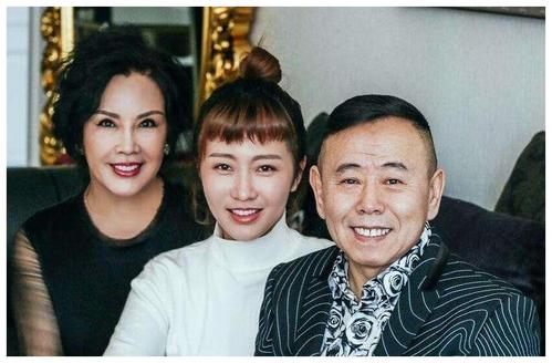 潘长江的基因被女儿躲过,却被外孙完美继承,爷孙俩如同复制粘贴