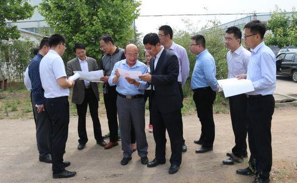 莒南县政府党组成员马腾飞到全县十大重点项目现场办公推进手续办理