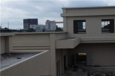 不过现在很多人家里都很少用女儿墙了,毕竟平房到底还是有些不安全