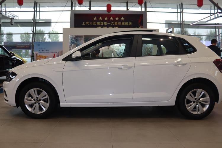 2021款大众polo plus,内饰简约,外观小巧精致,油耗低至5.5l!