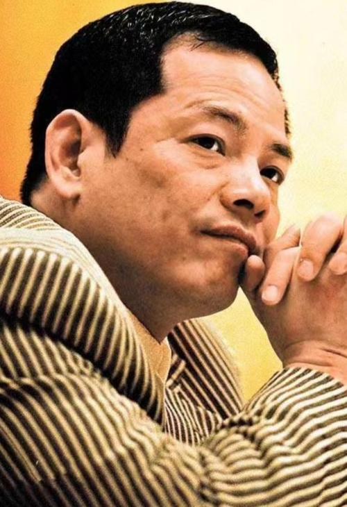 不少网友在崩牙驹发言的视频下方评论:"多少伤天害