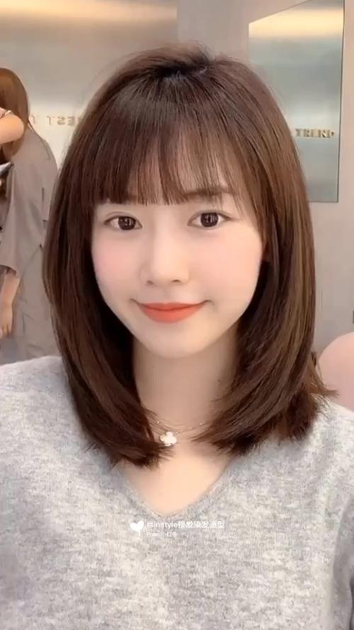 披肩内扣发型图片女生