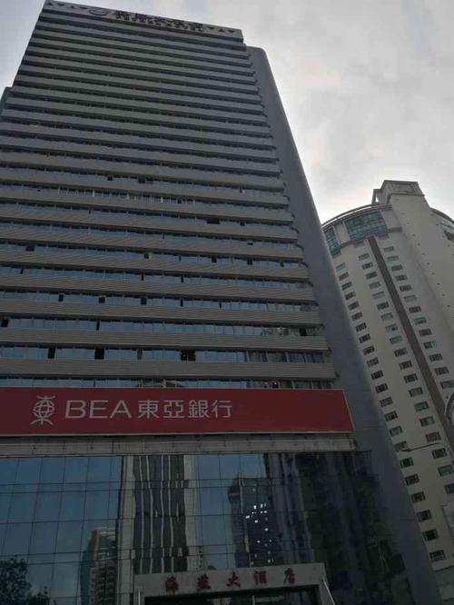 打分 深圳海燕大酒店地处罗湖中心区,位置优越交通便利,周边吃饭购物