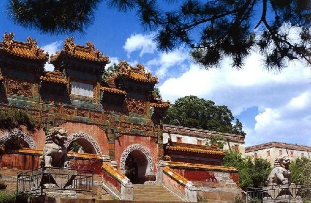 滚动新闻   小布达拉宫,即普陀宗乘之庙,位于河北省承德市狮子沟北侧