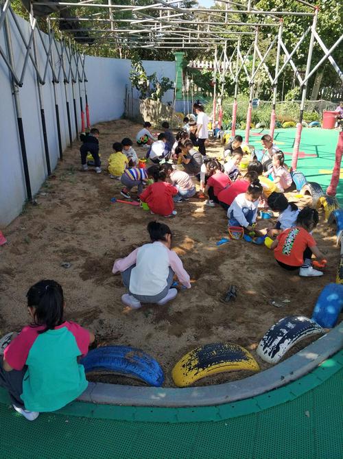 东方之星幼儿园 沙池游戏之挖宝藏