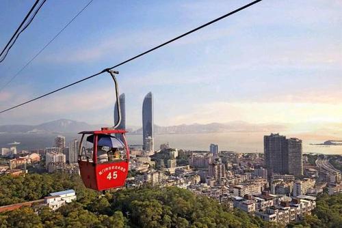 坐厦门钟鼓索道,看厦门全景,跨过山和大海