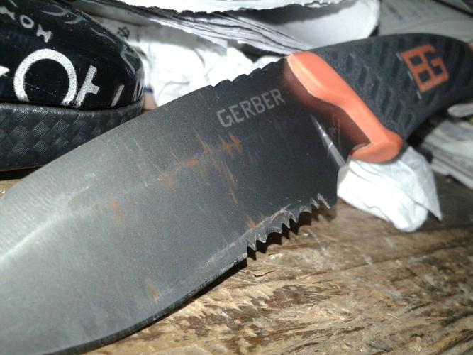 100分求个贝尔格里尔斯自己设计的户外直刀如图的详尽