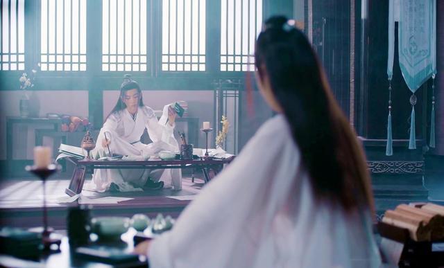 「春草香113」魏无羡笑着说:"这么巧!蓝老师也来看书的?