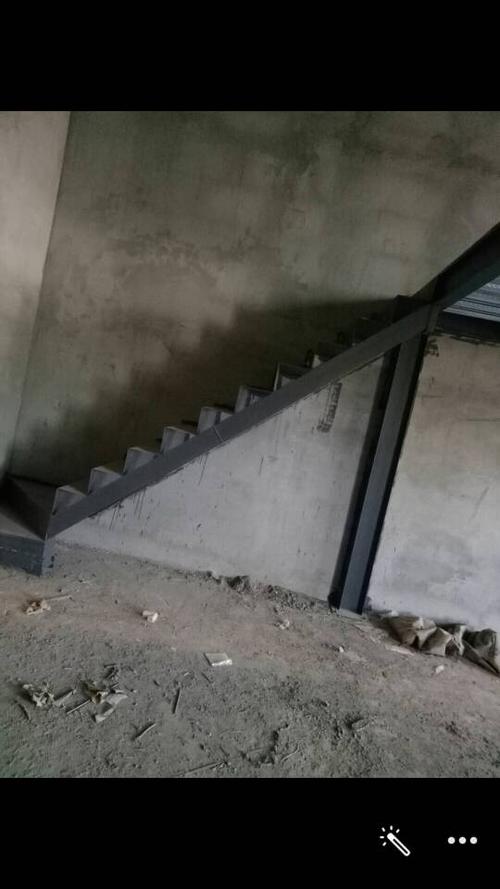 请问做铁楼梯两边槽钢到转向台斜下来是3.42米这个3.