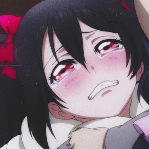 动漫头像#  "曾经一见你就笑的女孩子,现在面无表情的走过你的面前