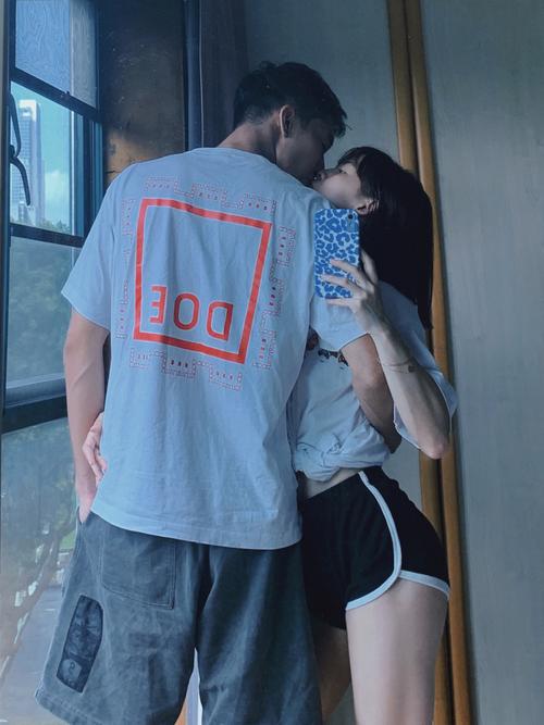 情侣居家自拍05搂腰杀爱了爱了(捂脸跑走_自拍_拍照