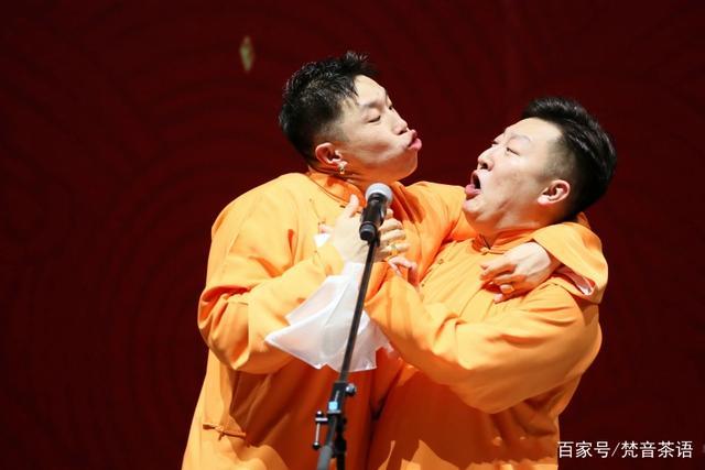 欢乐喜剧人6:十组选手六成相声人,两两对决有看头:话题感也强