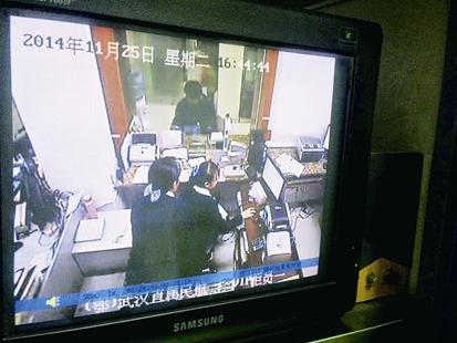 浙江男子诈骗2000万潜逃武汉 银行女职员智斗逃犯