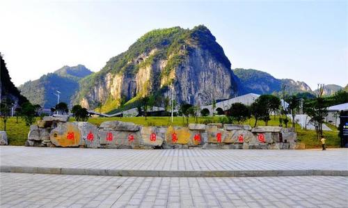 湄江地质博物馆有详细的介绍                    娄底湄江风景区的