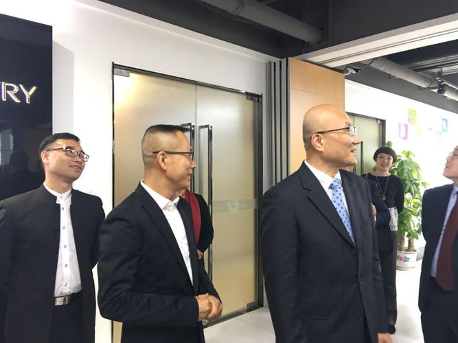 安利中国副总裁张明德先生莅临康君商学院