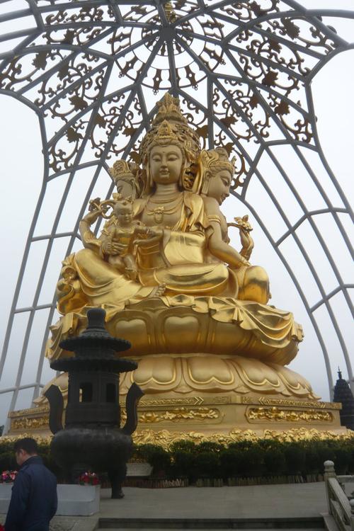 原创诗咏大华兴寺之四面观音