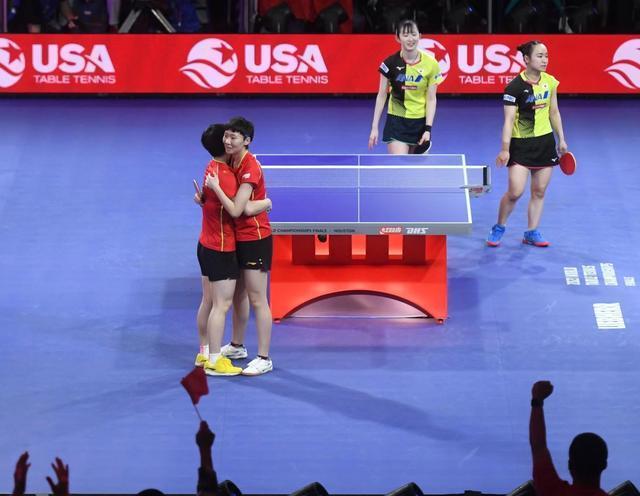 孙颖莎王曼昱3-0横扫日本组合 蝉联世乒赛女双冠军