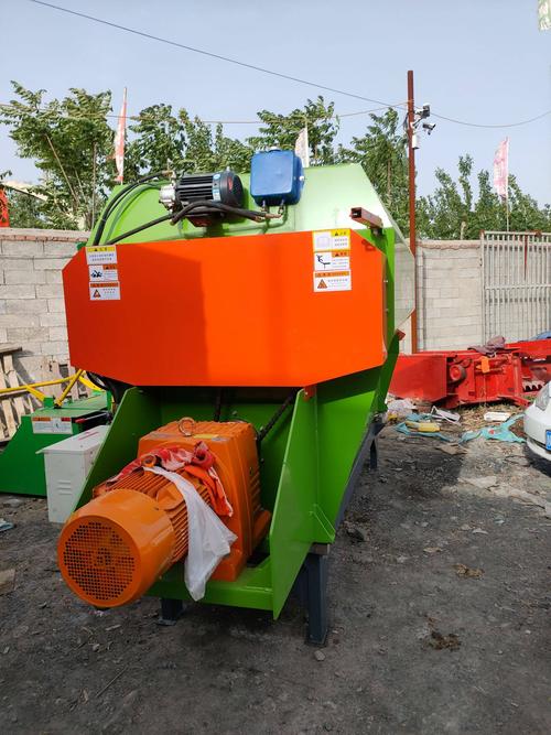 tmr全日粮饲料搅拌机牛羊饲料制备机青储黄储精饲料搅拌机