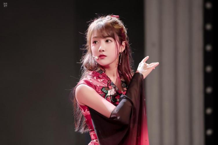 李艺彤经纪人15201879909