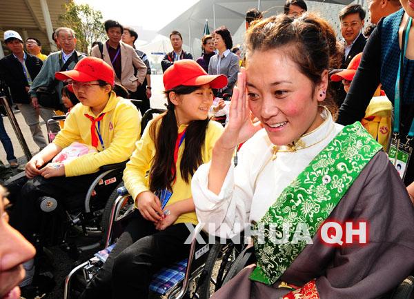 来自玉树的尼玛措毛感受"生命阳光"