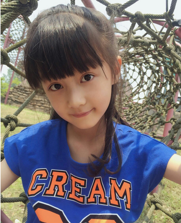 她是最萌00后童星,颜值与实力担当,三岁便倾国倾城