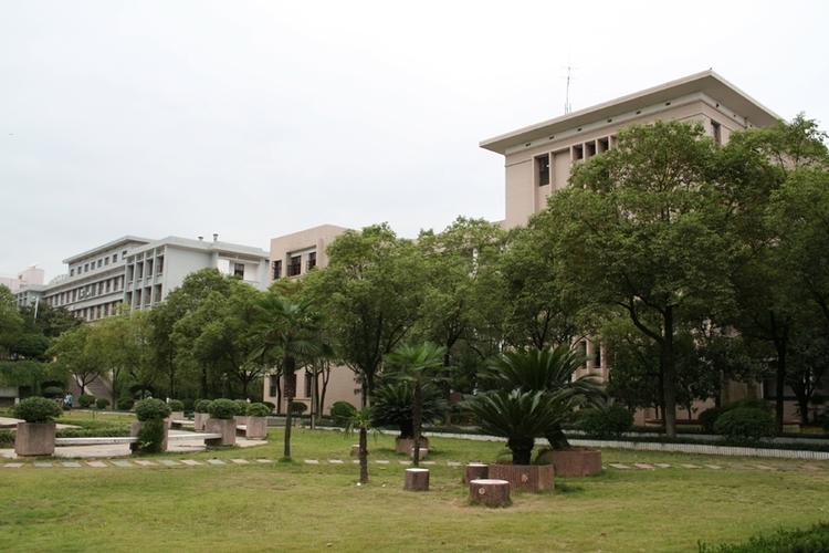 湖南人文科技学院