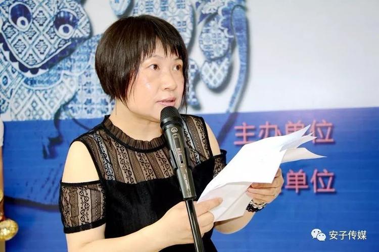 常德市少儿美术教育学会秘书长,鸿鹰美术馆馆长李红英常德市美协副