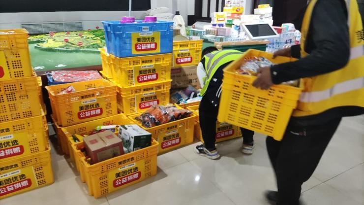 美团优选助力哈市防疫,首批捐赠近2000件保障物资运往巴彦防疫一线