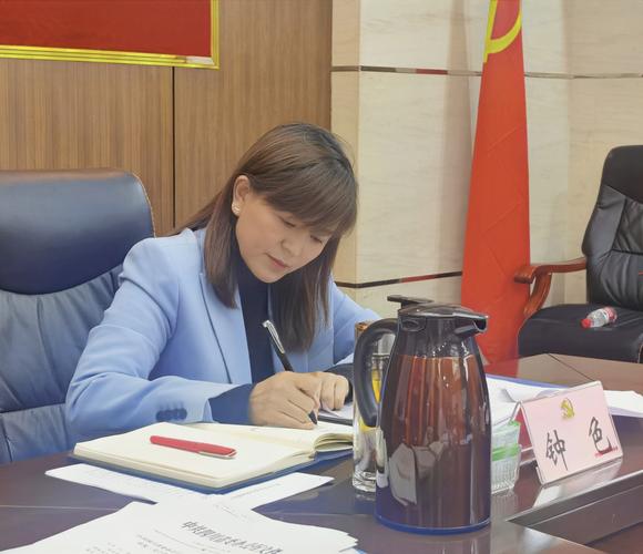 县委副书记县长钟色主持召开中共雅江县十二届委员会第135次常委会