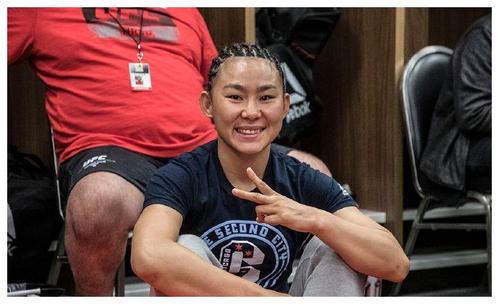 又一位中国ufc女选手受力捧!颜值超张伟丽,网友:她能赢罗斯