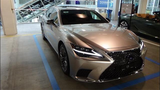 高清实拍2022款雷克萨斯ls500h