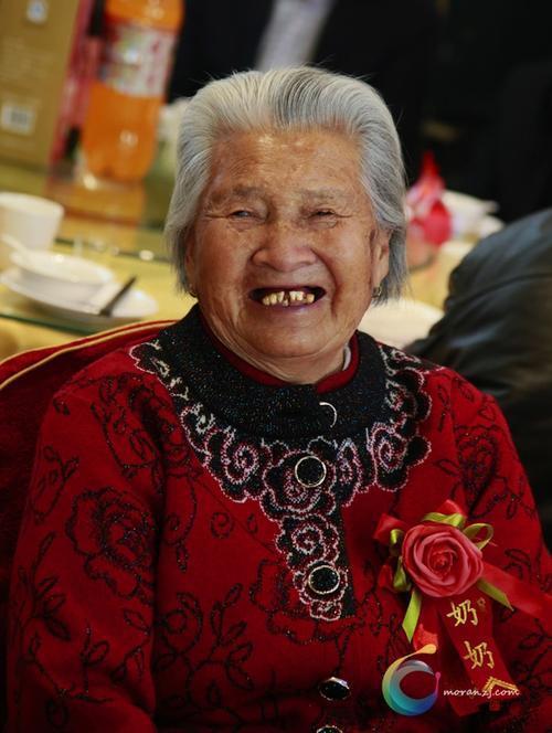 那位热爱生活的老太太