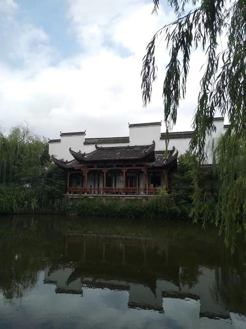 闻道园位于宝山区,国家4a级文化旅游景区,也是上海最大的艺术文化