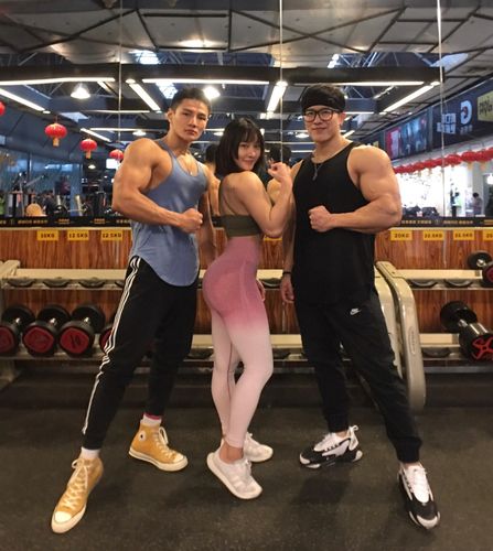 号称"中国第一臀神"宋昱欣,4个塑臀动作,打造完美臀线