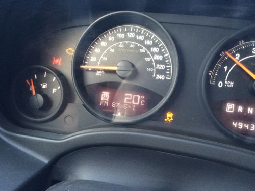 车身稳定灯.亮车身抖动4s说节气门总成坏啦!保养时清理了节气门啦