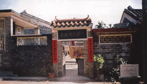 王文明烈士纪念亭及故居是海南省爱国主义教育基地,位于琼海