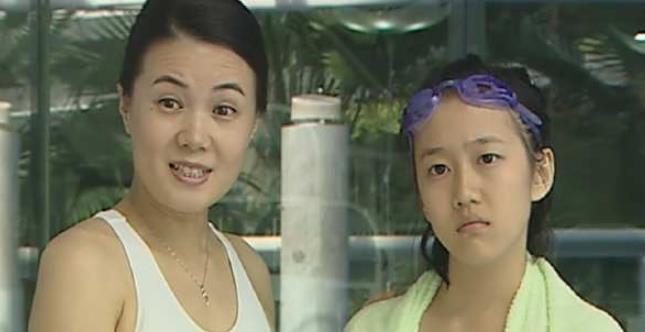 巴啦啦小魔仙,严莉莉的母亲还是关心女儿的,这些细节不要忽略了