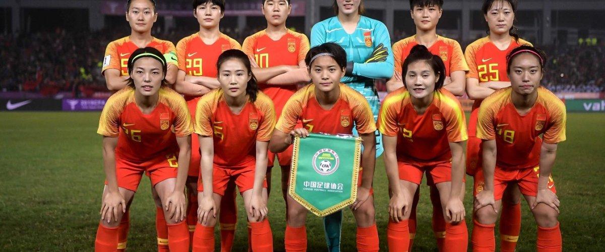 足球收藏:中国国家女子足球队点球大战4比2胜巴西夺冠