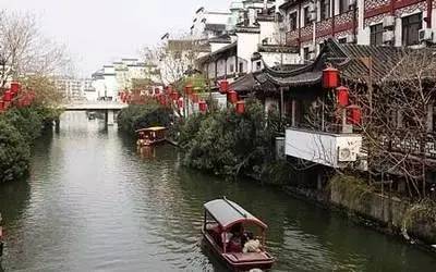地处常州,无锡,江阴三市交界,是具有七百多年历史的文明古镇,闻名于