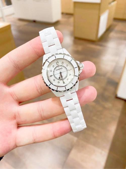 chanel 香奈儿j12女士8颗钻陶瓷精钢石英33mm