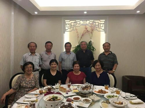 父亲节里会佟兵 意重情深似火龙