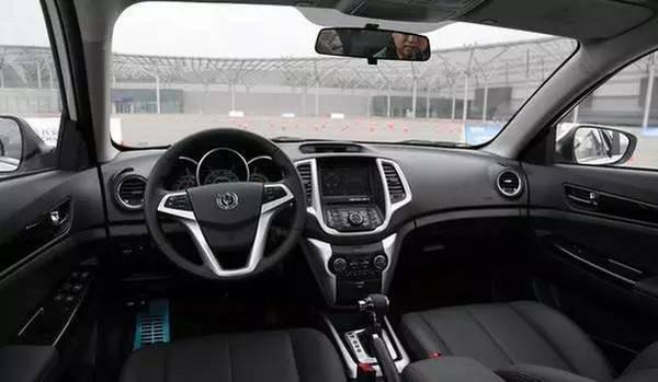 如果不看仪表盘以及中控台显示屏很难与普通版车型区分