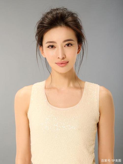 周知魅力写真 霸气上演女王气场