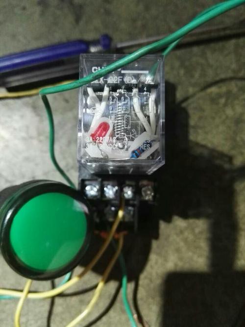 用220v的继电器如何接上,把220v的指示灯点亮?求教,14脚的继电器.等中