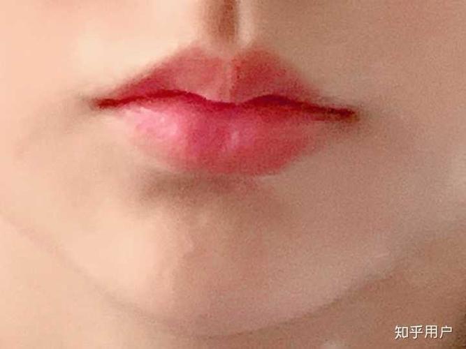 调了点色调,没有涂口红.好多人说是樱桃小嘴