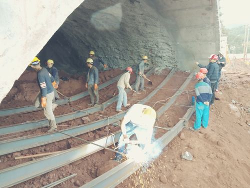 双柏隧道进口左幅临时仰拱施工