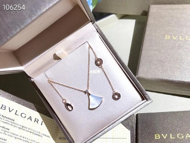 520礼物推荐18k金钻石宝格丽小裙子项链经典