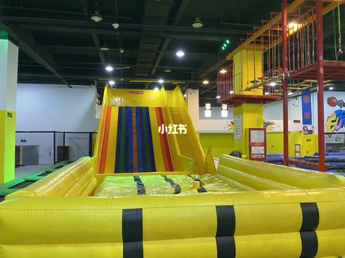 96听说是喀什最大的主题蹦床公园,面积确实大,完全够你一个小时随便