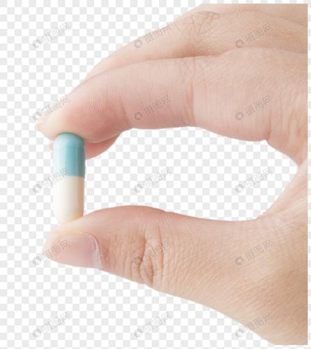 手捧着药