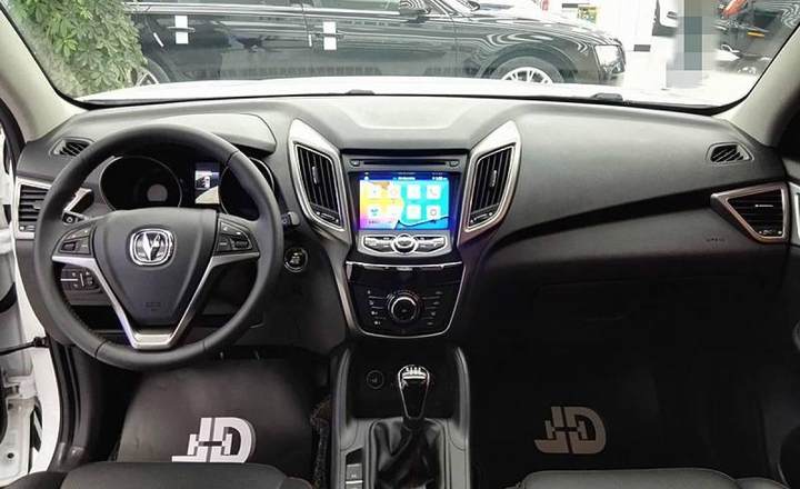 长安cs75 2.0l 手动豪华型 白色 手动挡